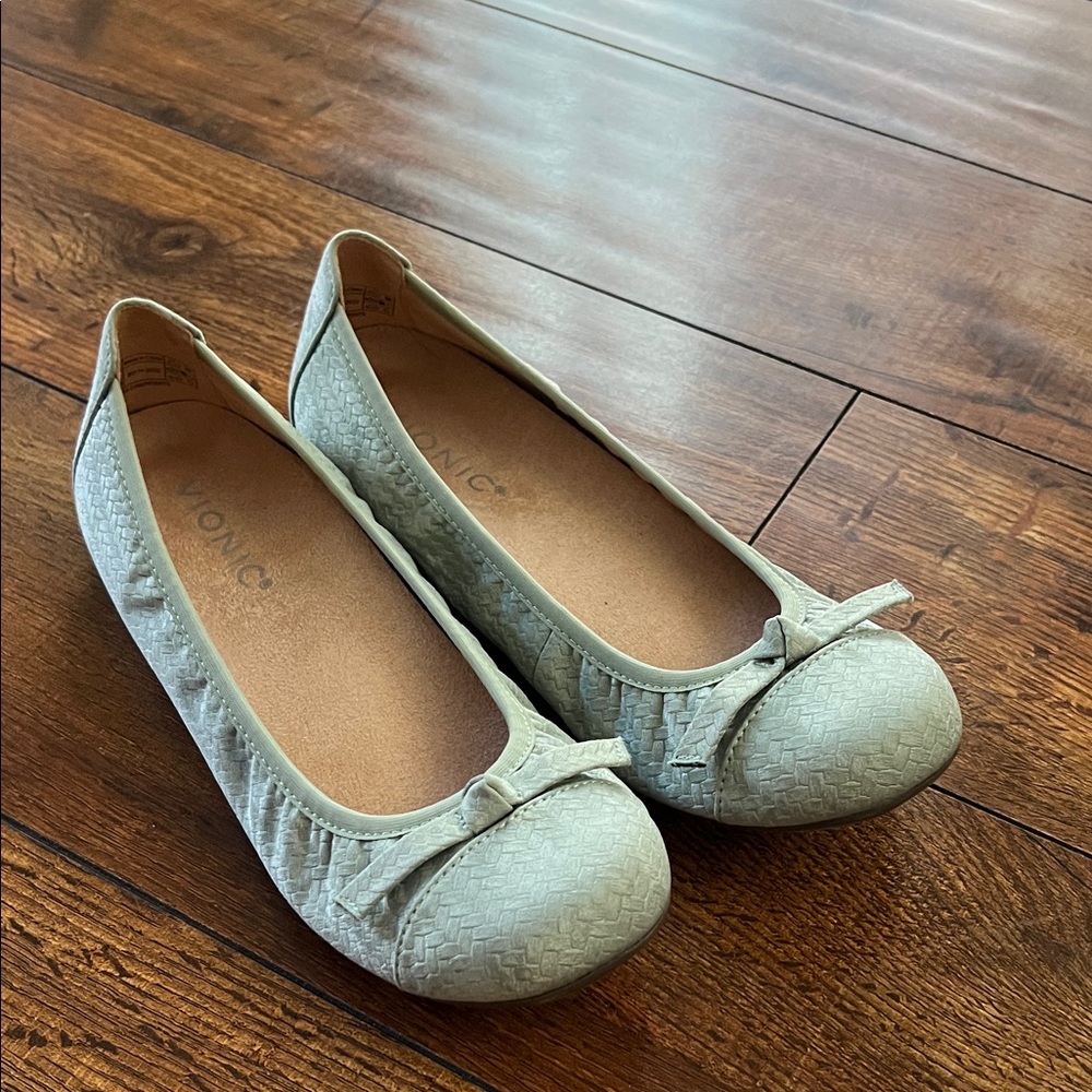 Vionic Light Green Textured Ballet Flats